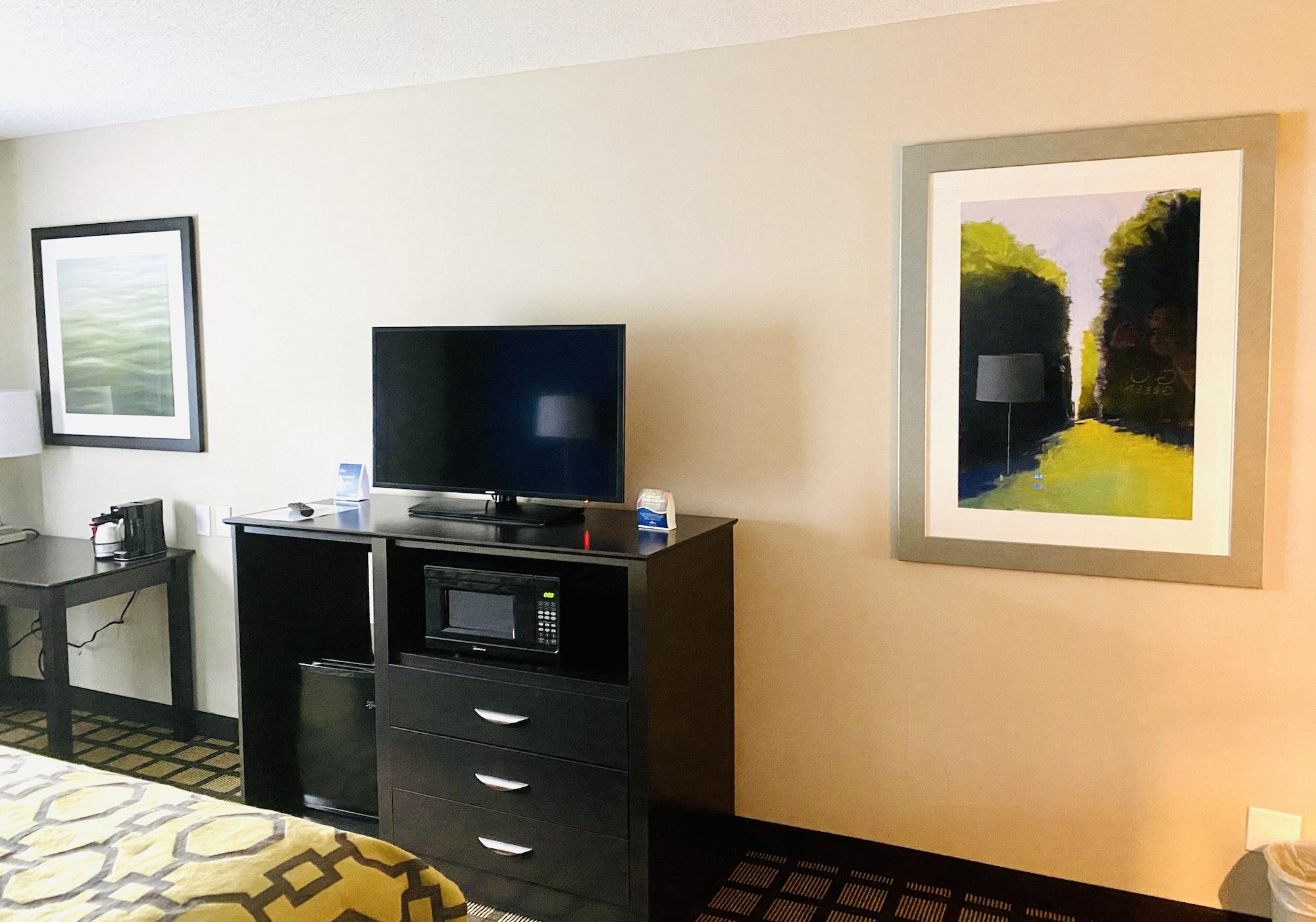 Отель Baymont By Wyndham Latham Albany Airport Экстерьер фото