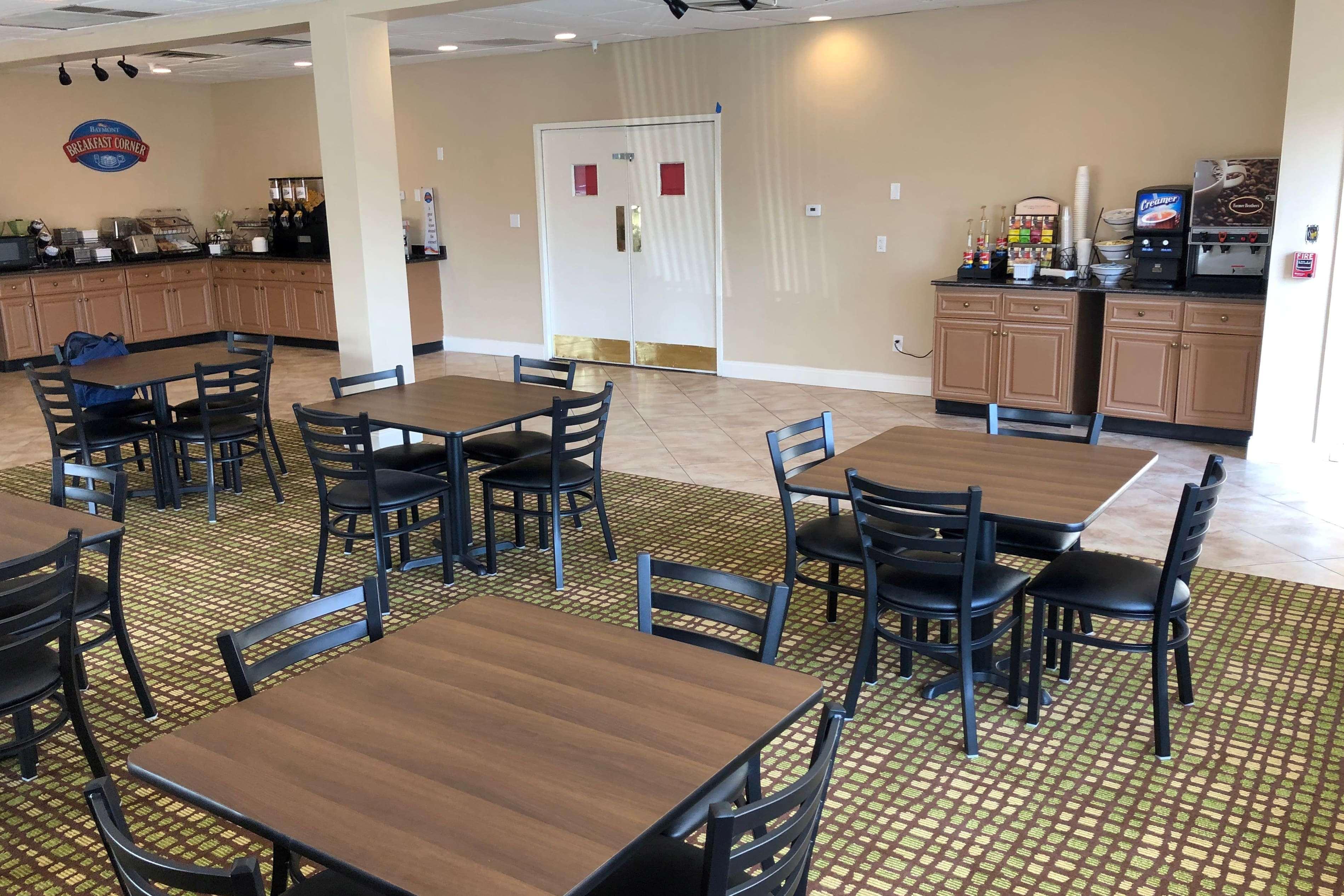 Отель Baymont By Wyndham Latham Albany Airport Экстерьер фото