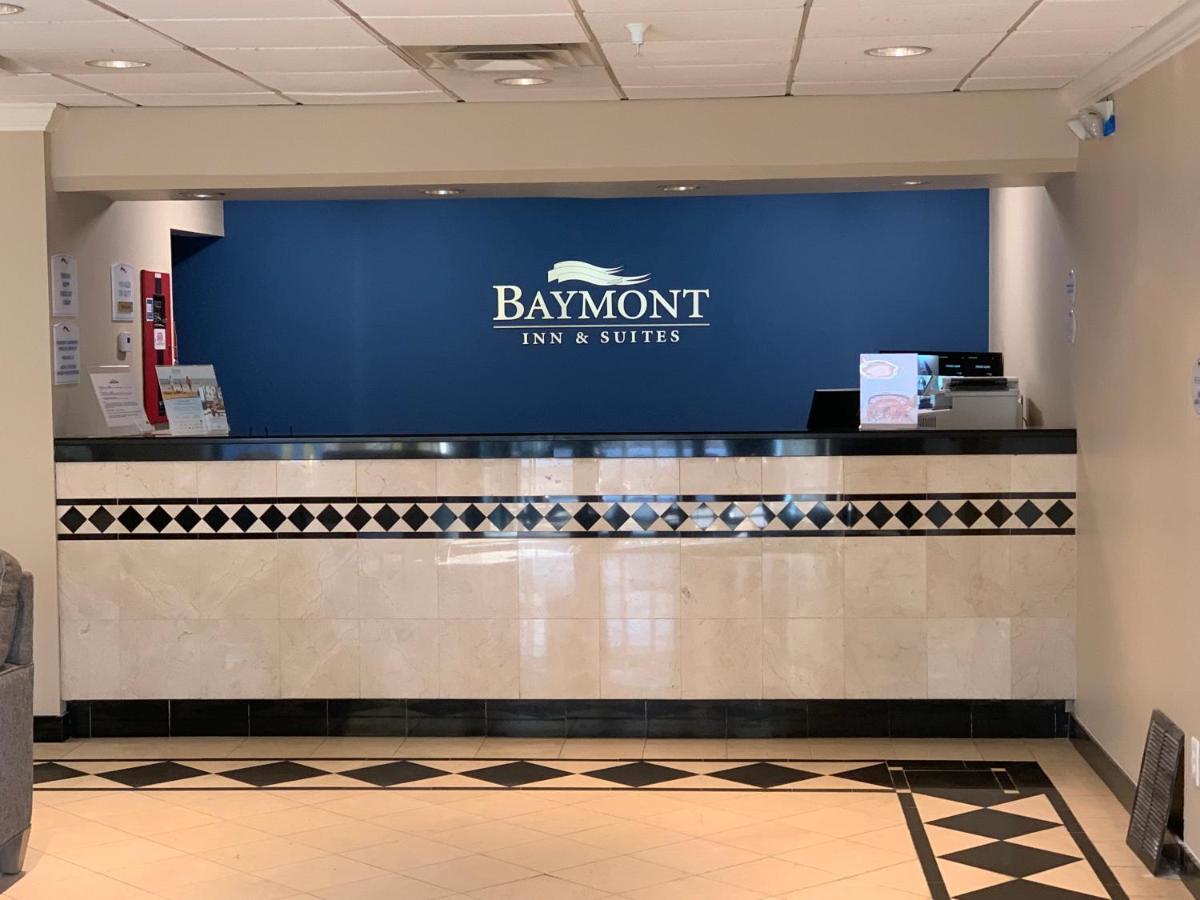 Отель Baymont By Wyndham Latham Albany Airport Экстерьер фото