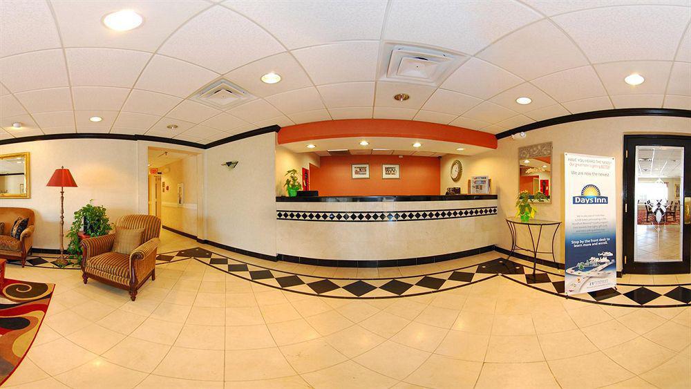 Отель Baymont By Wyndham Latham Albany Airport Экстерьер фото